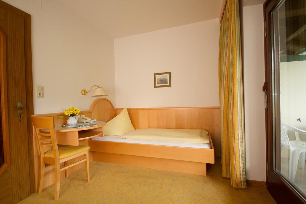 Hotel Garni Sonnblick บาด ไคลน์เคิร์ชไฮม์ ห้อง รูปภาพ