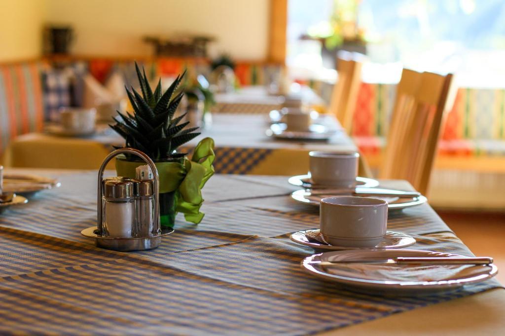 Hotel Garni Sonnblick บาด ไคลน์เคิร์ชไฮม์ ภายนอก รูปภาพ